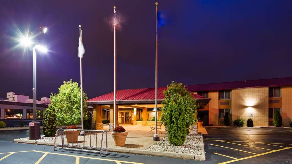 Americinn By Wyndham Appleton Downtown Екстериор снимка