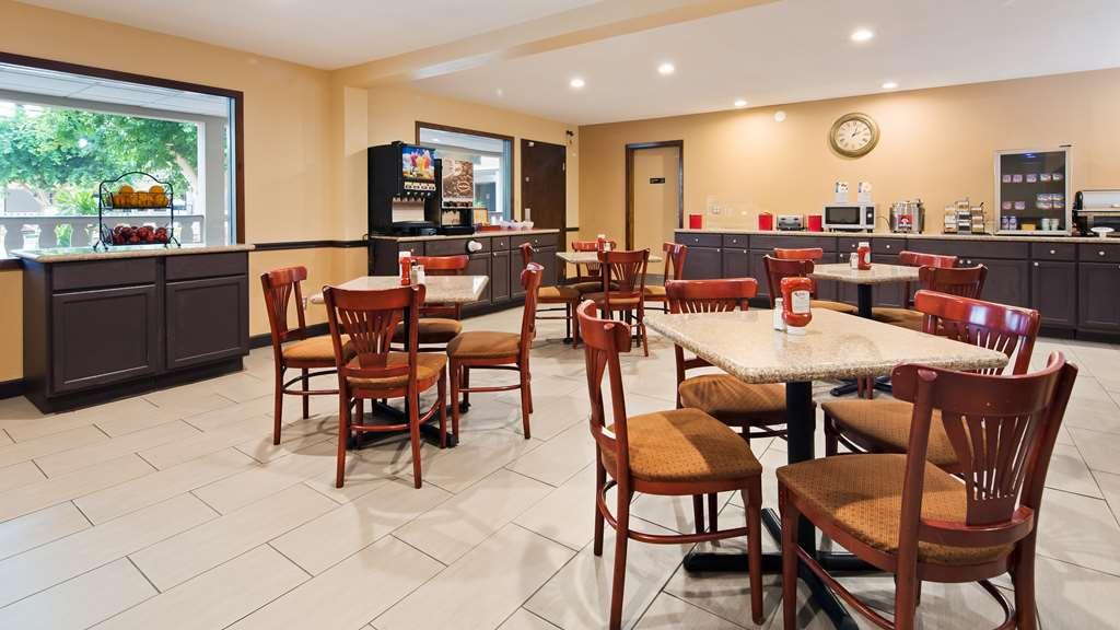 Americinn By Wyndham Appleton Downtown Екстериор снимка