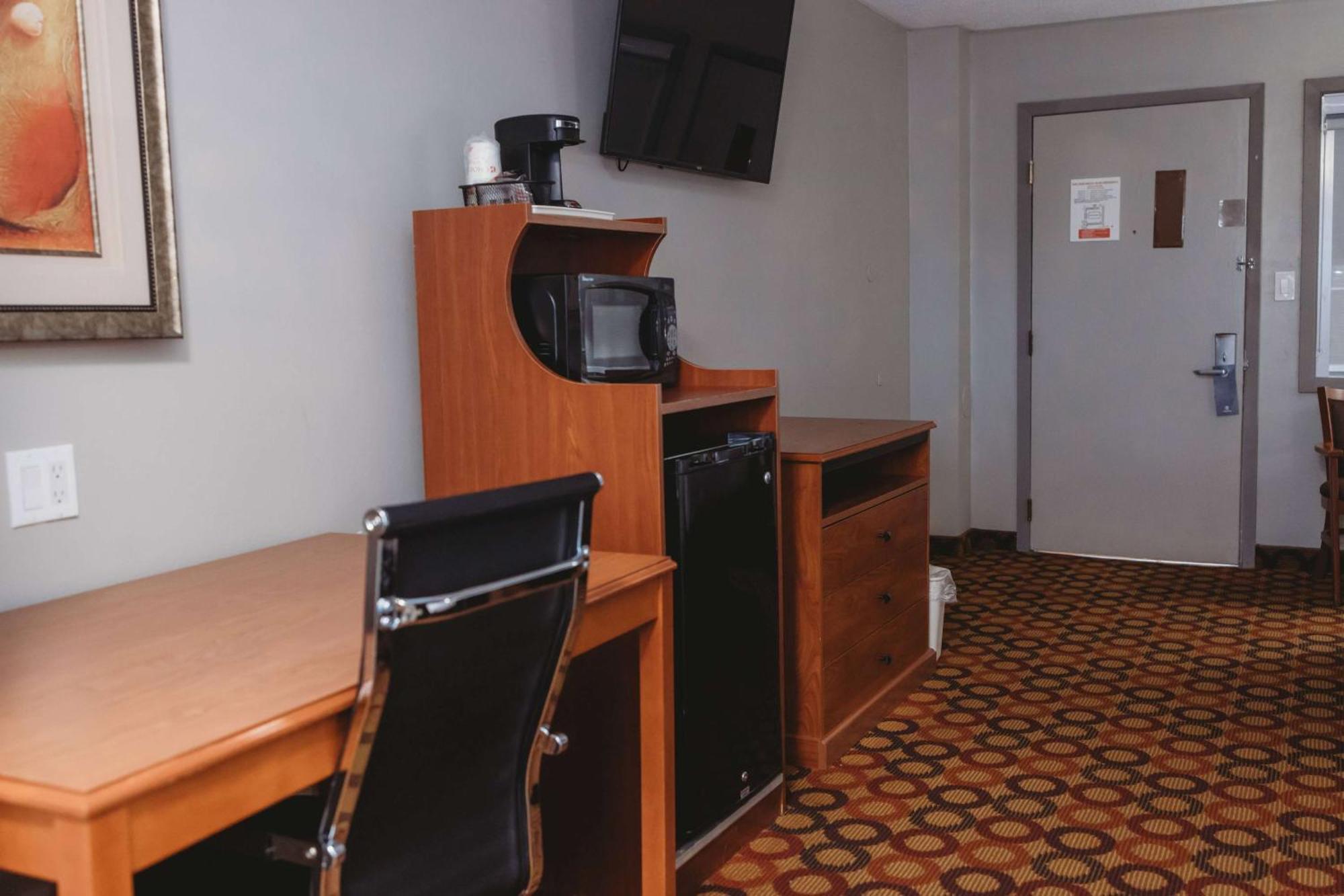 Americinn By Wyndham Appleton Downtown Екстериор снимка