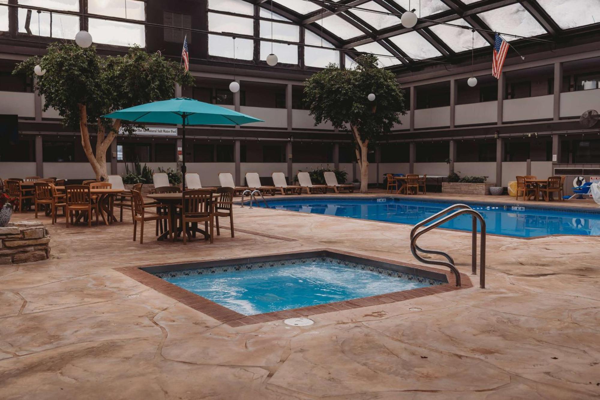 Americinn By Wyndham Appleton Downtown Екстериор снимка