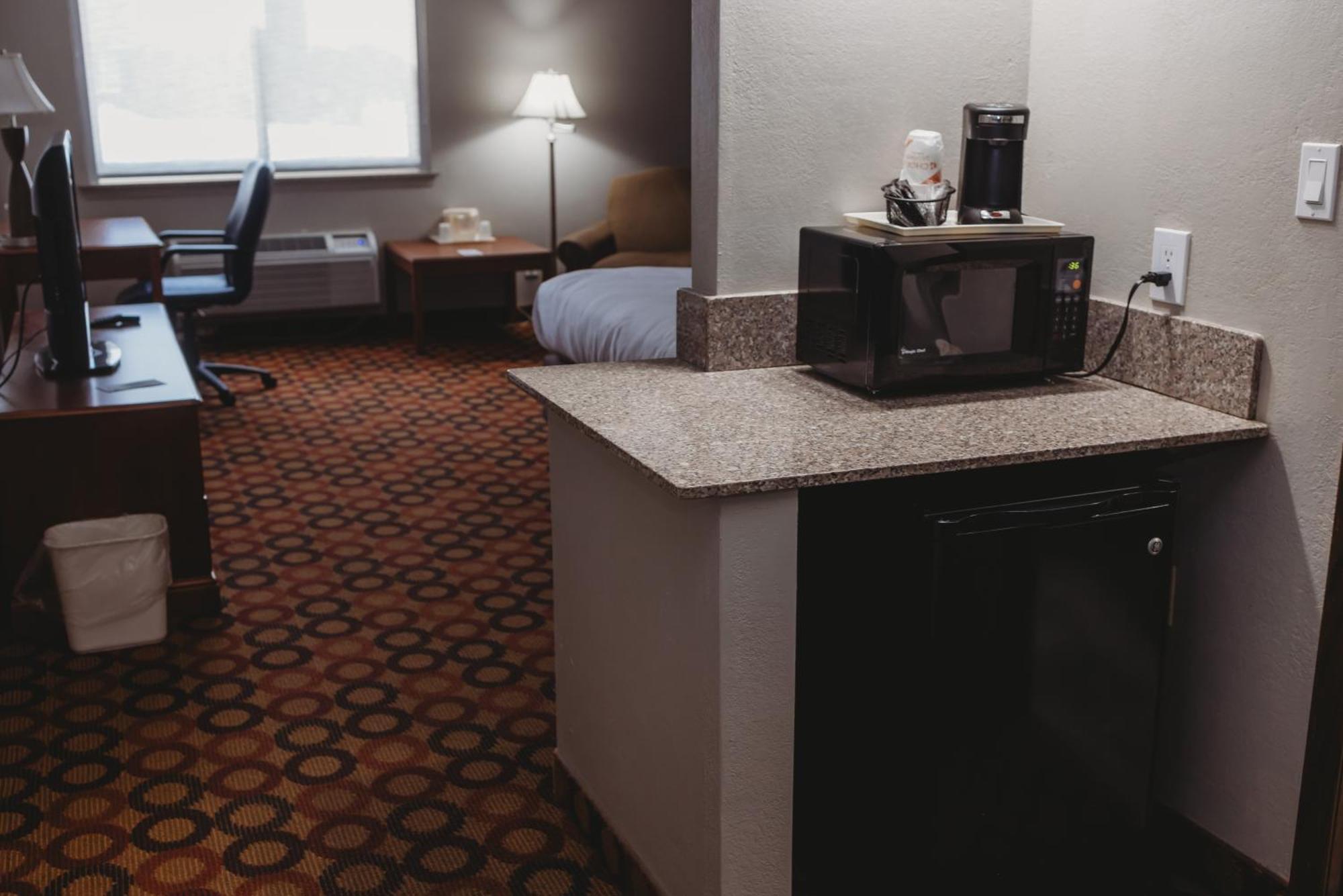 Americinn By Wyndham Appleton Downtown Екстериор снимка